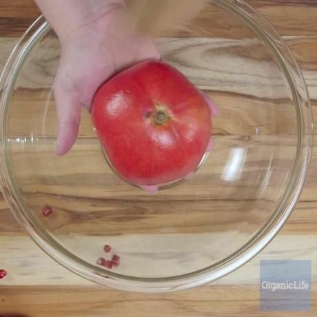 prévia de Kitchen Hack: Spanking The Pomegranate