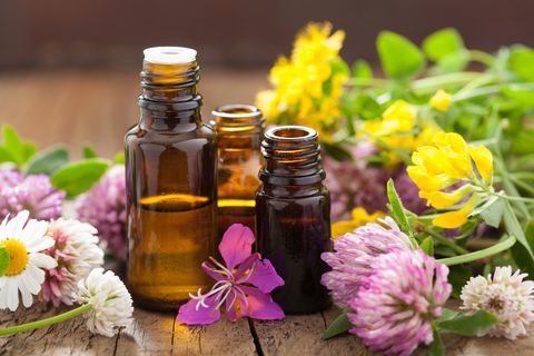 óleos essenciais e flores médicas ervas
